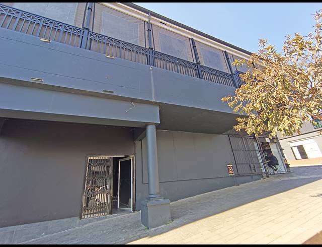 890M² BUILDING FOR SALE IN MELVILLE